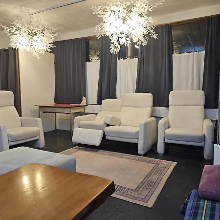 A 100m Des Pistes De Et Des Commodites *