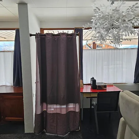 A 100m Des Pistes De Et Des Commodites