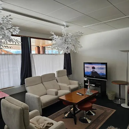 A 100m Des Pistes De Et Des Commodites アパート *