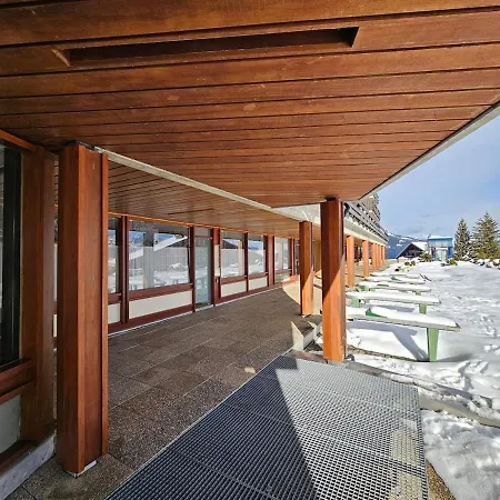 A 100m Des Pistes De Et Des Commodites アンゼール